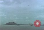 Image navires de guerre américains d ~ Task Force 51 bombarde l'Iwo Jima Iwo Jima, 1945, de la seconde 61 séquences d'archives historiques vidéo 65675040331