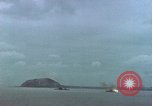 Image navires de guerre américains d ~ Task Force 51 bombarde l'Iwo Jima Iwo Jima, 1945, de la seconde 62 séquences d'archives historiques vidéo 65675040331