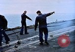 Standbild USS Franklin D Roosevelt CV-42 Mittelmeer, 1964, aus Sekunde 14 historischem Filmmaterial Videoclip 65675040343