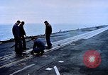 Standbild USS Franklin D Roosevelt CV-42 Mittelmeer, 1964, aus Sekunde 27 historischem Filmmaterial Videoclip 65675040343