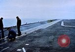 Standbild USS Franklin D Roosevelt CV-42 Mittelmeer, 1964, aus Sekunde 28 historischem Filmmaterial Videoclip 65675040343