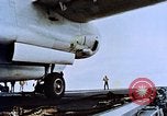 Standbild USS Franklin D Roosevelt CV-42 Mittelmeer, 1964, aus Sekunde 38 historischem Filmmaterial Videoclip 65675040343