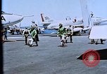 Standbild USS Franklin D Roosevelt CV-42 Mittelmeer, 1964, aus Sekunde 16 historischem Filmmaterial Videoclip 65675040344
