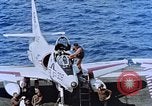 Standbild USS Franklin D Roosevelt CV-42 Mittelmeer, 1964, aus Sekunde 55 historischem Filmmaterial Videoclip 65675040344