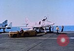 Immagine di USS Franklin D Roosevelt CV-42 Mare Mediterraneo, 1964, secondo 57 filmato di repertorio 65675040348