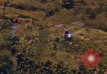 Standbild AH-1G und OH-6A Hubschrauber Vietnam, 1968, aus Sekunde 11 historischem Filmmaterial Videoclip 65675040351