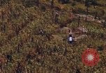 Standbild AH-1G und OH-6A Hubschrauber Vietnam, 1968, aus Sekunde 15 historischem Filmmaterial Videoclip 65675040351