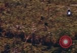 Standbild AH-1G und OH-6A Hubschrauber Vietnam, 1968, aus Sekunde 16 historischem Filmmaterial Videoclip 65675040351