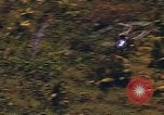 Standbild AH-1G und OH-6A Hubschrauber Vietnam, 1968, aus Sekunde 19 historischem Filmmaterial Videoclip 65675040351