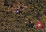 Standbild AH-1G und OH-6A Hubschrauber Vietnam, 1968, aus Sekunde 20 historischem Filmmaterial Videoclip 65675040351