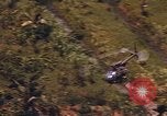 Standbild AH-1G und OH-6A Hubschrauber Vietnam, 1968, aus Sekunde 22 historischem Filmmaterial Videoclip 65675040351