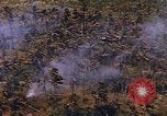 Standbild AH-1G und OH-6A Hubschrauber Vietnam, 1968, aus Sekunde 35 historischem Filmmaterial Videoclip 65675040351