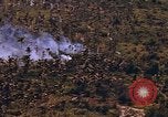 Standbild AH-1G und OH-6A Hubschrauber Vietnam, 1968, aus Sekunde 50 historischem Filmmaterial Videoclip 65675040351