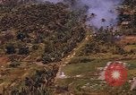 Standbild AH-1G und OH-6A Hubschrauber Vietnam, 1968, aus Sekunde 54 historischem Filmmaterial Videoclip 65675040351