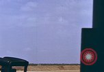 Standbild AH-1G mit Raketen Vietnam, 1968, aus Sekunde 30 historischem Filmmaterial Videoclip 65675040353