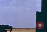 Standbild AH-1G mit Raketen Vietnam, 1968, aus Sekunde 31 historischem Filmmaterial Videoclip 65675040353