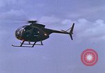 Standbild AH-1G mit Raketen Vietnam, 1968, aus Sekunde 38 historischem Filmmaterial Videoclip 65675040353
