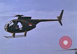 Standbild AH-1G mit Raketen Vietnam, 1968, aus Sekunde 40 historischem Filmmaterial Videoclip 65675040353