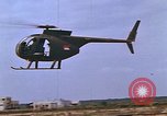 Standbild AH-1G mit Raketen Vietnam, 1968, aus Sekunde 41 historischem Filmmaterial Videoclip 65675040353
