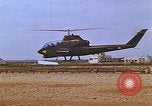 Standbild AH-1G mit Raketen Vietnam, 1968, aus Sekunde 58 historischem Filmmaterial Videoclip 65675040353