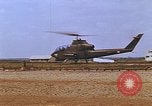 Standbild AH-1G mit Raketen Vietnam, 1968, aus Sekunde 60 historischem Filmmaterial Videoclip 65675040353