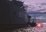 Immagine di Navy corpsman conduce clinica nel villaggio Vietnamita Vietnam del Sud, 1967, secondo 3 filmato di repertorio 65675040358
