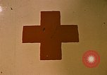 Immagine di Navy corpsman conduce clinica nel villaggio Vietnamita Vietnam del Sud, 1967, secondo 34 filmato di repertorio 65675040358