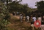 Immagine di Navy corpsman conduce clinica nel villaggio Vietnamita Vietnam del Sud, 1967, secondo 55 filmato di repertorio 65675040358