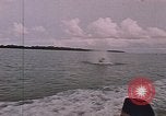 Immagine di Marina Barche Fluviali ed elicotteri impegnare Viet Cong Vietnam del Sud, 1967, secondo 31 filmato di repertorio 65675040360