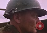 Immagine di Marina Barche Fluviali ed elicotteri impegnare Viet Cong Vietnam del Sud, 1967, secondo 34 filmato di repertorio 65675040360