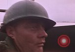 Immagine di Marina Barche Fluviali ed elicotteri impegnare Viet Cong Vietnam del Sud, 1967, secondo 35 filmato di repertorio 65675040360