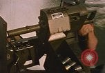 Immagine di Marina Barche Fluviali ed elicotteri impegnare Viet Cong Vietnam del Sud, 1967, secondo 41 filmato di repertorio 65675040360
