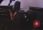 Immagine di Marina Barche Fluviali ed elicotteri impegnare Viet Cong Vietnam del Sud, 1967, secondo 47 filmato di repertorio 65675040360