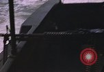 Immagine di Marina Barche Fluviali ed elicotteri impegnare Viet Cong Vietnam del Sud, 1967, secondo 49 filmato di repertorio 65675040360