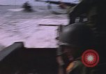 Immagine di Marina Barche Fluviali ed elicotteri impegnare Viet Cong Vietnam del Sud, 1967, secondo 50 filmato di repertorio 65675040360