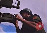 Immagine di Marina Barche Fluviali ed elicotteri impegnare Viet Cong Vietnam del Sud, 1967, secondo 51 filmato di repertorio 65675040360