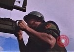 Immagine di Marina Barche Fluviali ed elicotteri impegnare Viet Cong Vietnam del Sud, 1967, secondo 52 filmato di repertorio 65675040360