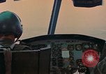 Image UH-1D'hélicoptère Vietnam, 1968, de la seconde 7 séquences d'archives historiques vidéo 65675040361