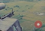 Image UH-1D'hélicoptère Vietnam, 1968, de la seconde 10 séquences d'archives historiques vidéo 65675040361