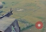 Image UH-1D'hélicoptère Vietnam, 1968, de la seconde 12 séquences d'archives historiques vidéo 65675040361
