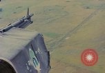 Image UH-1D'hélicoptère Vietnam, 1968, de la seconde 14 séquences d'archives historiques vidéo 65675040361