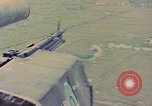 Image UH-1D'hélicoptère Vietnam, 1968, de la seconde 17 séquences d'archives historiques vidéo 65675040361