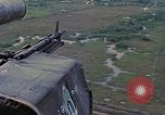Image UH-1D'hélicoptère Vietnam, 1968, de la seconde 19 séquences d'archives historiques vidéo 65675040361