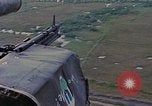 Image UH-1D'hélicoptère Vietnam, 1968, de la seconde 20 séquences d'archives historiques vidéo 65675040361