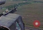 Image UH-1D'hélicoptère Vietnam, 1968, de la seconde 21 séquences d'archives historiques vidéo 65675040361