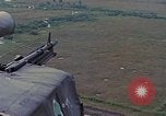 Image UH-1D'hélicoptère Vietnam, 1968, de la seconde 22 séquences d'archives historiques vidéo 65675040361