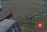 Image UH-1D'hélicoptère Vietnam, 1968, de la seconde 23 séquences d'archives historiques vidéo 65675040361