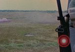 Image UH-1D'hélicoptère Vietnam, 1968, de la seconde 25 séquences d'archives historiques vidéo 65675040361