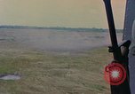 Image UH-1D'hélicoptère Vietnam, 1968, de la seconde 26 séquences d'archives historiques vidéo 65675040361