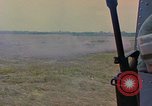 Image UH-1D'hélicoptère Vietnam, 1968, de la seconde 27 séquences d'archives historiques vidéo 65675040361